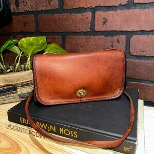 Vintage Coach Dinky Tan Leather Bag Crossbody NYC 9375